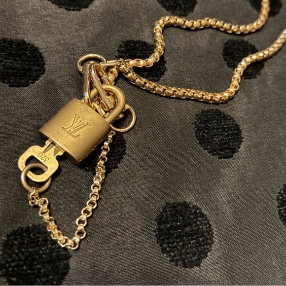 Louis Vuitton brass lock & key with necklace - Picture 4 of 4